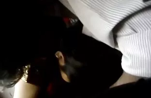XXX Dừng lại để thủ người bạn của mình trên chiếc ghế