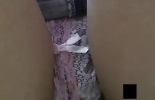 XXX Một người phụ nữ yêu Thủ dâm và ngón tay trên ghế sofa
