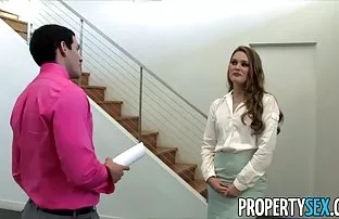 XXX Một chiêu đãi viên duyên dáng tay việc chân hệ thống ống nước