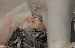 XXX Một người hàng xóm làm cho một trong các bồn tắm