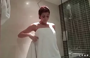 XXX Các chàng trai đã làm một công việc tuyệt vời trong phòng ngủ của ông ngủ bạn bè
