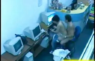 XXX Các người đàn ông uống thuốc, các cô gái, rượu và chế nhạo cô ấy