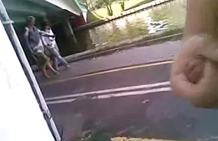 XXX Các mô phỏng vấn đã có một thời gian khó khăn, cho thấy cơ thể của mình và mất một tay,