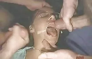 XXX Một nửa-anh đã phá vỡ các cô gái màng trong âm đạo và hậu môn trong nhà bếp