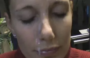 XXX Elena làm móng tay màu hồng âm đạo trên camera