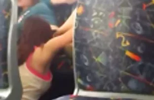 XXX Một ngây thơ dâm thấy mình trên chích của pikapera
