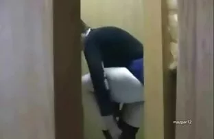 XXX Bỏ gà trên đường phố và xé ngôi nhà trong phong cách của CỰC