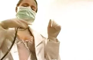 XXX Bú người yêu trong khi chồng tại nơi làm việc