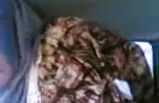 XXX Hai ngăm đen hon nhau trên bàn bếp