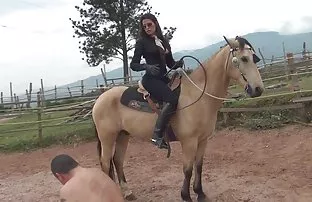XXX Busty Soni4ka cho thấy trên camera cô gái tóc vàng